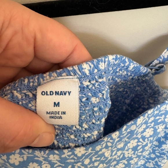 Blue Floral Romper size M Old Navy - like new condition romper cute for summer - Picture 3 of 8